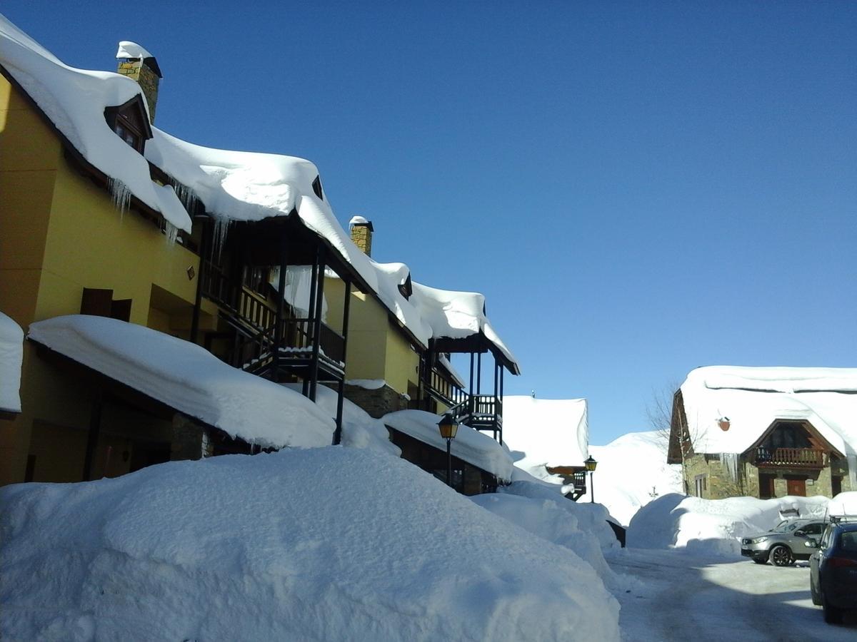 Apartamentos Tanau Baqueira Beret Luaran gambar